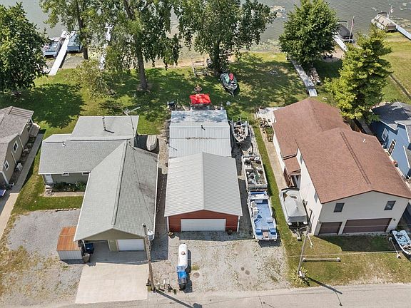 2nd image of 3863 W Lakeshore Dr #57