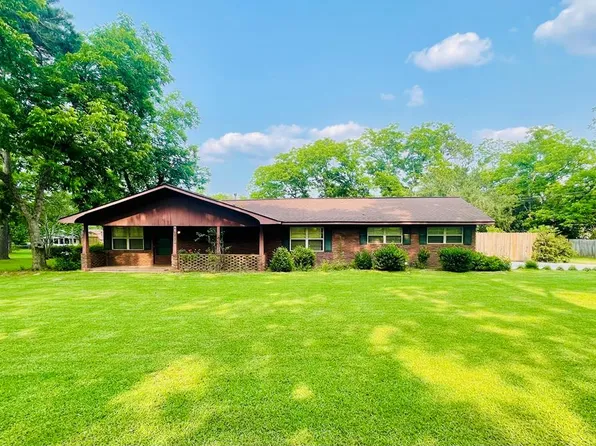 111 Van Deman Ct, Fitzgerald, GA 31750