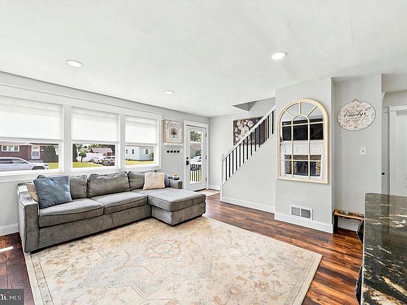 3rd image of 108 School House Ln