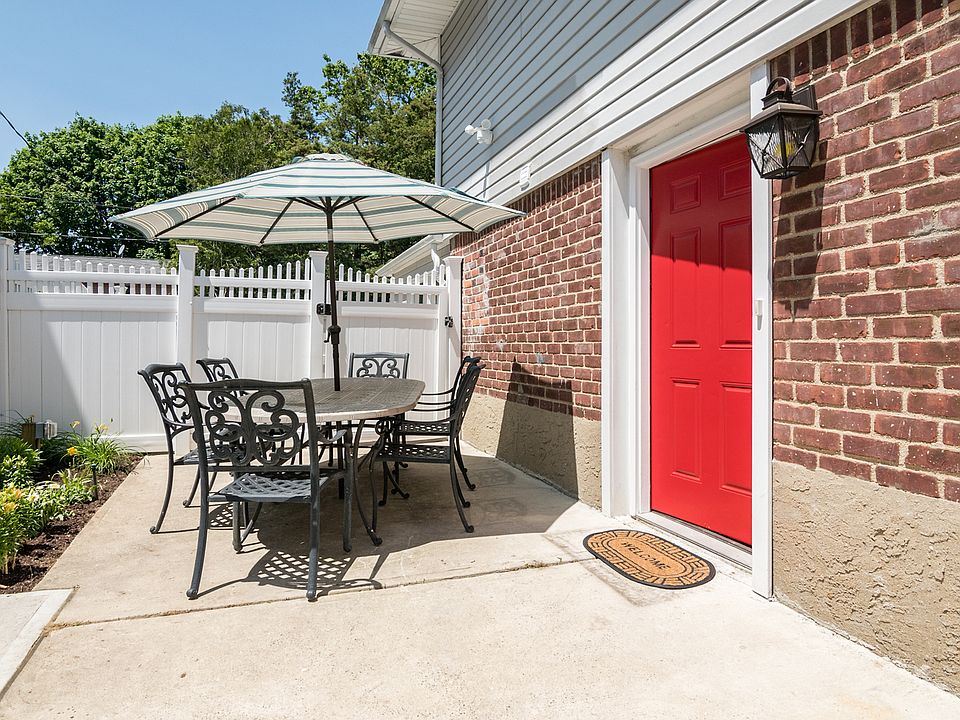 1st image of 416 Woodbridge Ln
