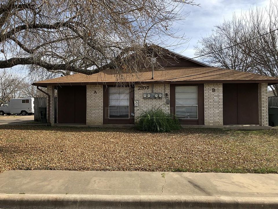 1st image of 2107 Robert E Lee Dr APT A