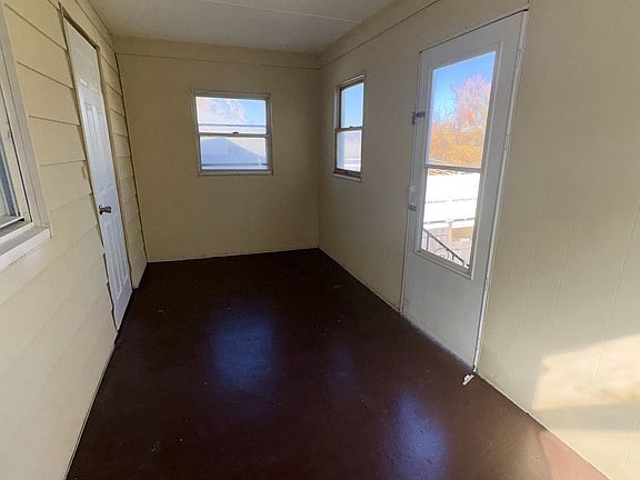 4th image of 833 Fig St
