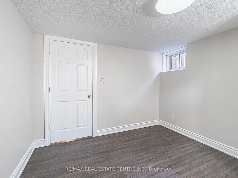 2 Milner Rd #BASEMENT — Photo 20