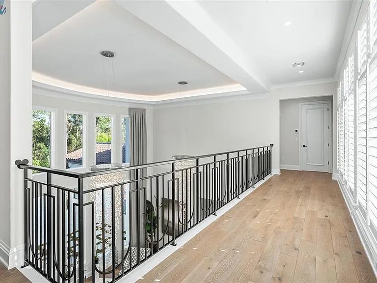 10331 Los Feliz Dr — Photo 55