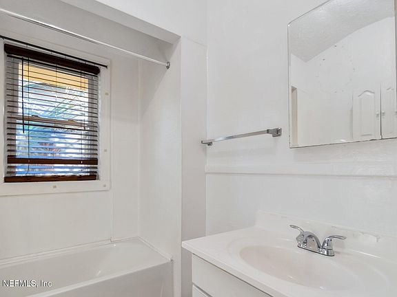5th image of 74 W 27TH Street