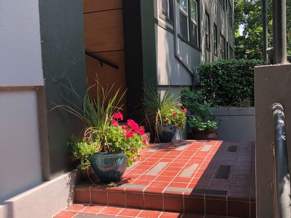 2737 NW Upshur St APT 207