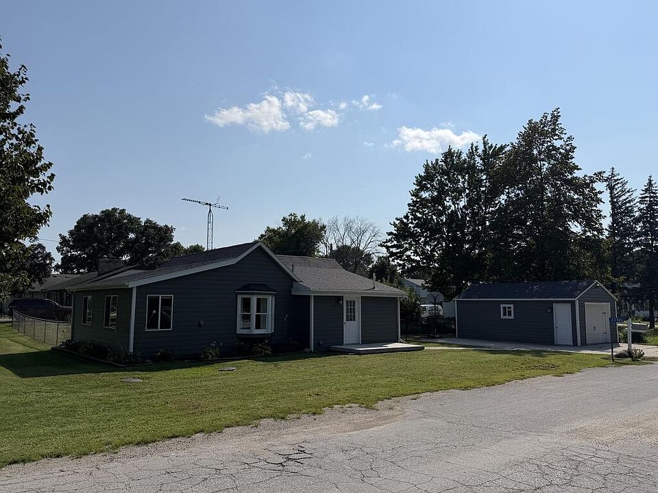 1st image of 23946 Cleveland St