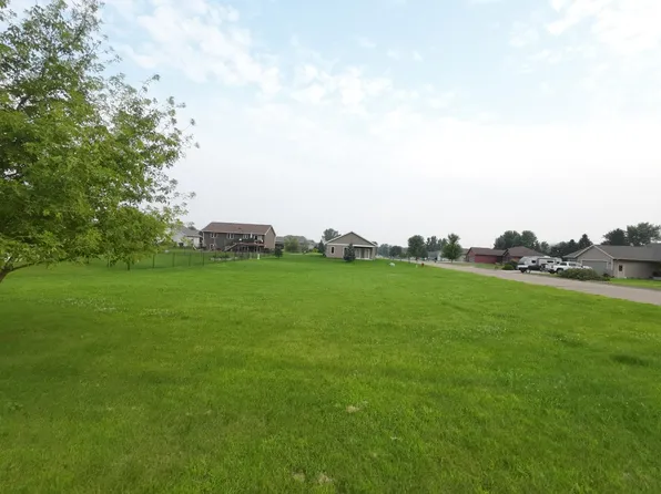 2594 Stony Creek Dr, Owatonna, MN 55060