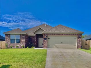 703 W Jillian St, Siloam Springs, AR 72761