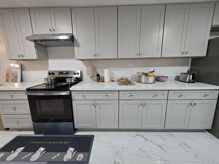 1316B Bellevue Way SE — Photo 14