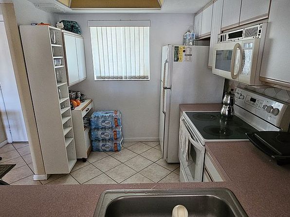 1022 Manatee Rd APT D201