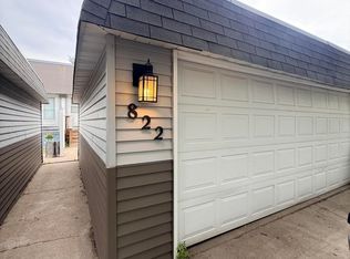822 N 39th St, Grand Forks, ND 58203