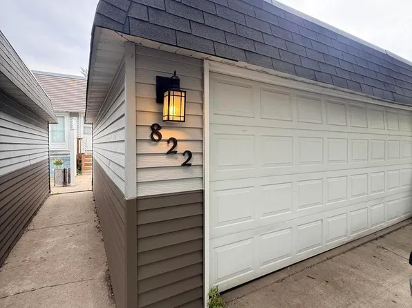 822 N 39th St, Grand Forks, ND 58203