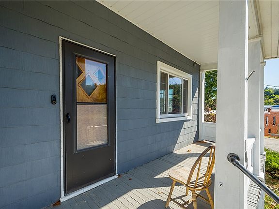 5th image of 102 Lincoln Ave
