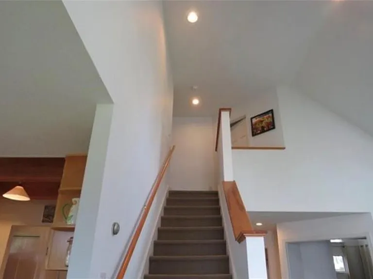 48 Bellevue Ave — Photo 16