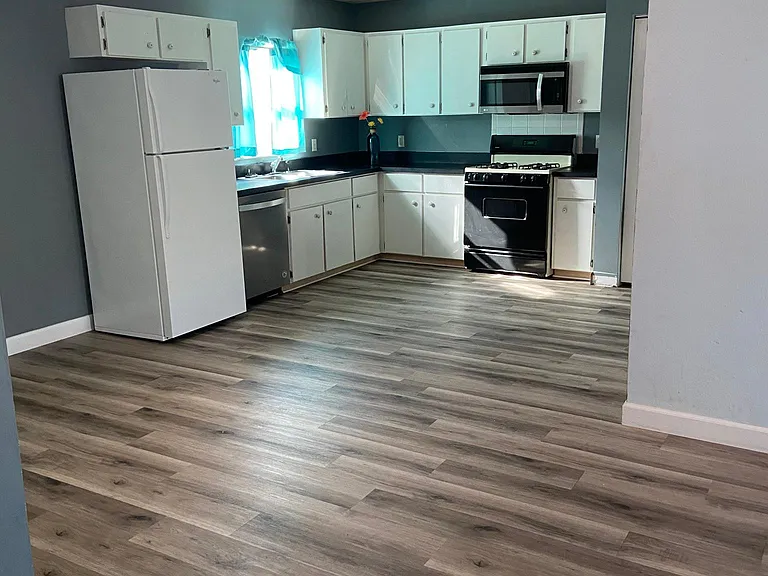 504 Ora St — Photo 4