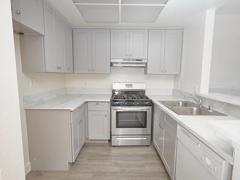 1210 North Cherokee Ave. — Photo 36