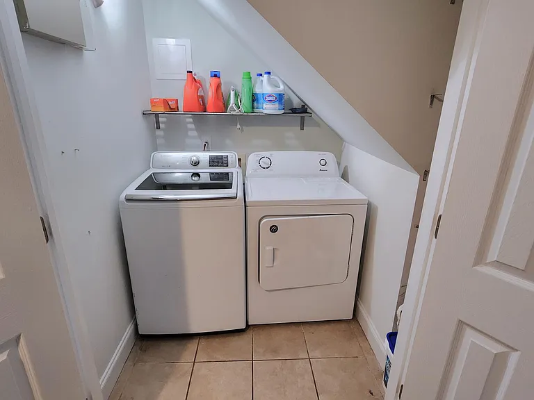713 Windsor St SW — Photo 10
