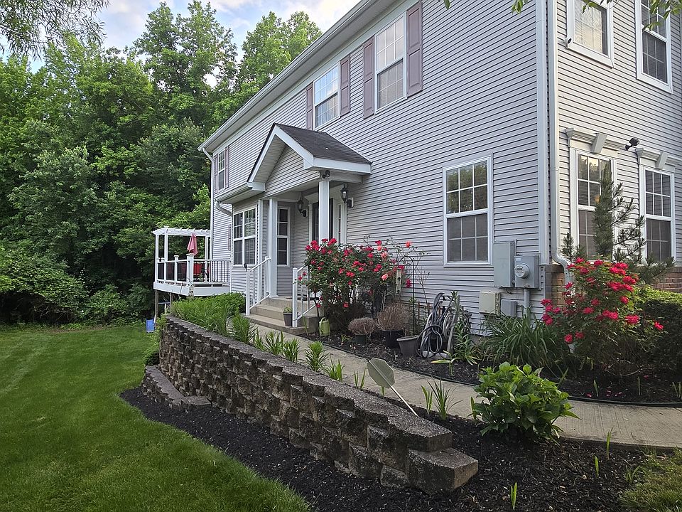1st image of 222 Fountayne Ln