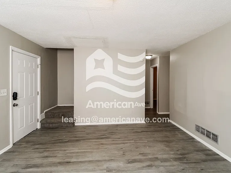 697632_004_living_room_12854368.jpg