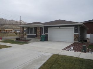 881 W Freedom Point Way, Bluffdale, UT 84065