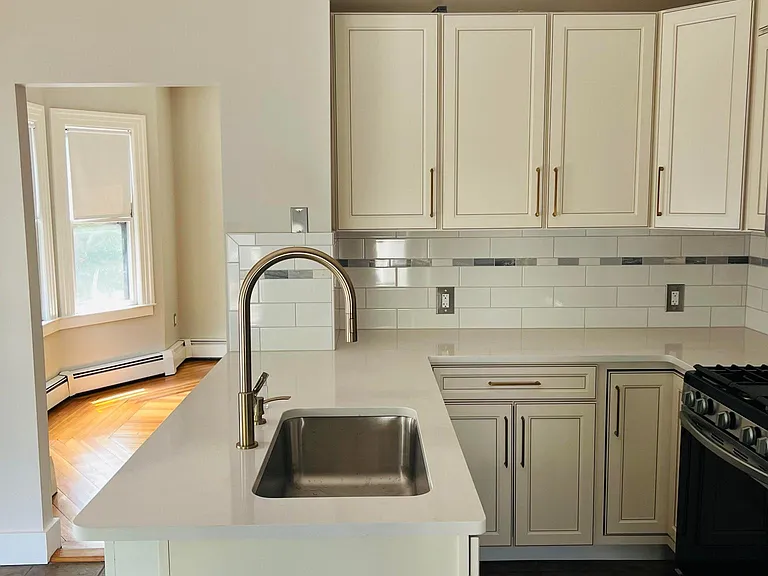 20 Luongo Sq — Photo 4