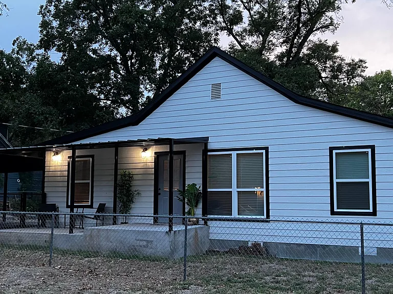 319 N Alamo St — Photo 11