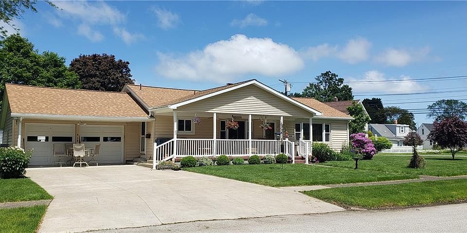 1st image of 410 Hillcrest Dr