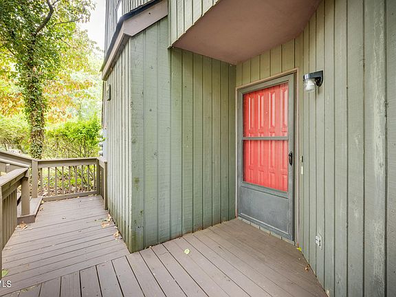 4th image of 321 Hickory Blf #321