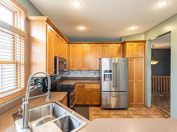 4th image of 23537 Eidelweiss St NW