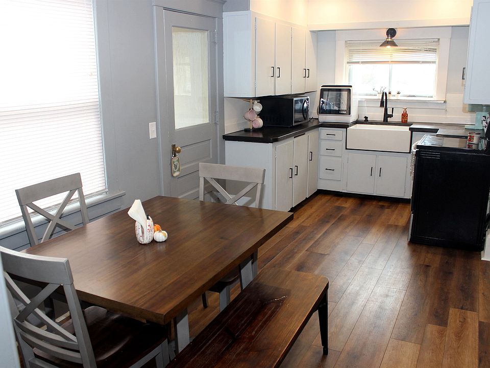 113 Center St, Gibbon, NE 68840 Zillow