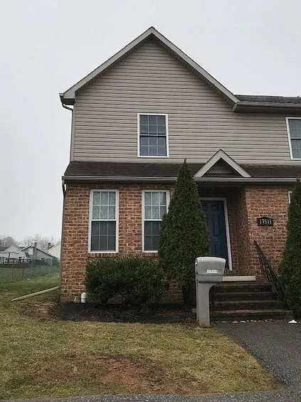 17511 Lexington Ave photo 1