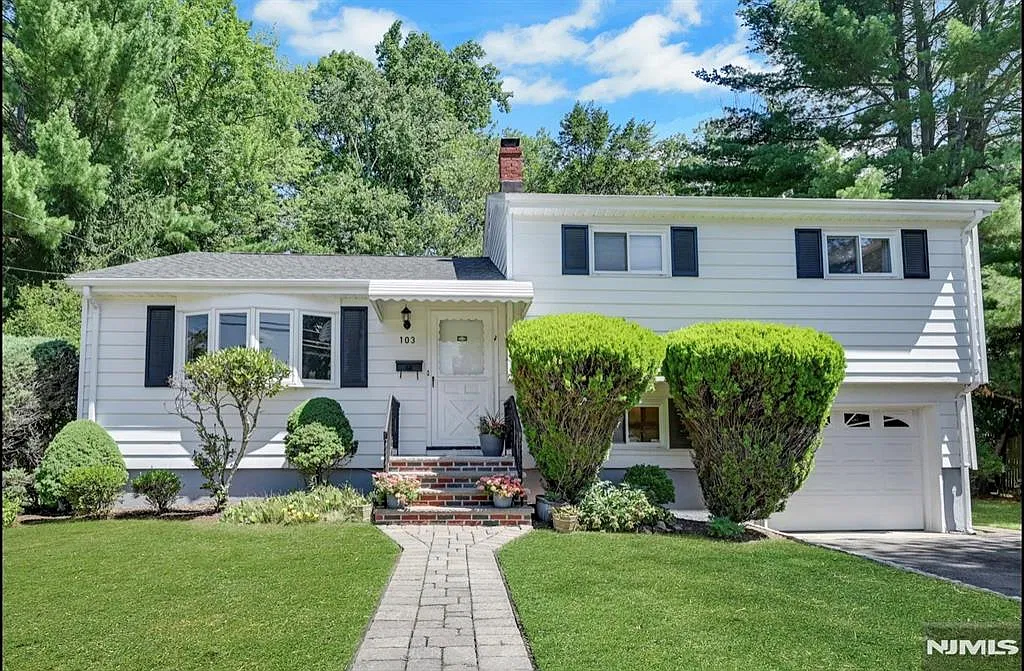 3 bed, 1.5 bath, $4,500 — Photo 1