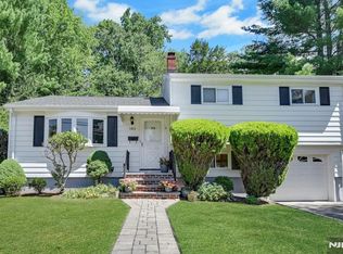 103 Primrose Ln, Closter, NJ 07624