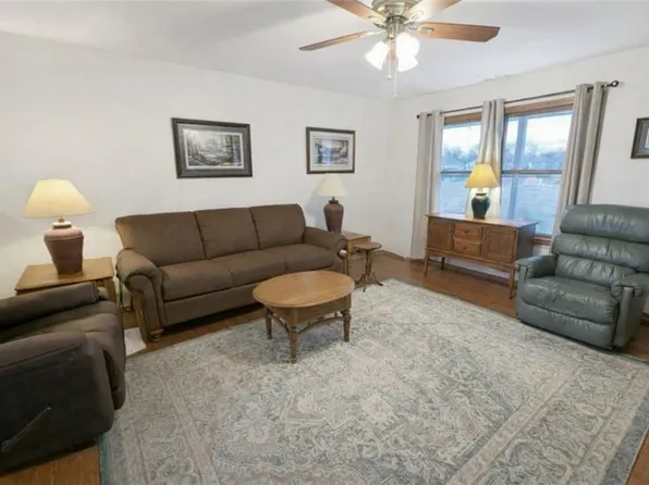 705 E South St, Butler, MO 64730