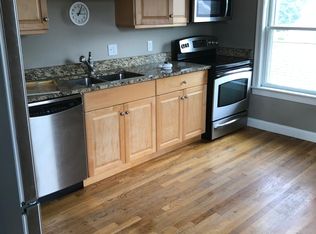 29 Chestnut St #B, Foxboro, MA 02035