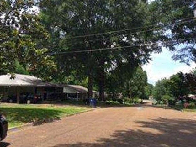 2nd image of 2077 Magnolia Dr