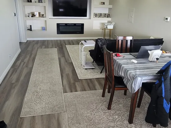 722 Dempster St #G11, Mount Prospect, IL 60056