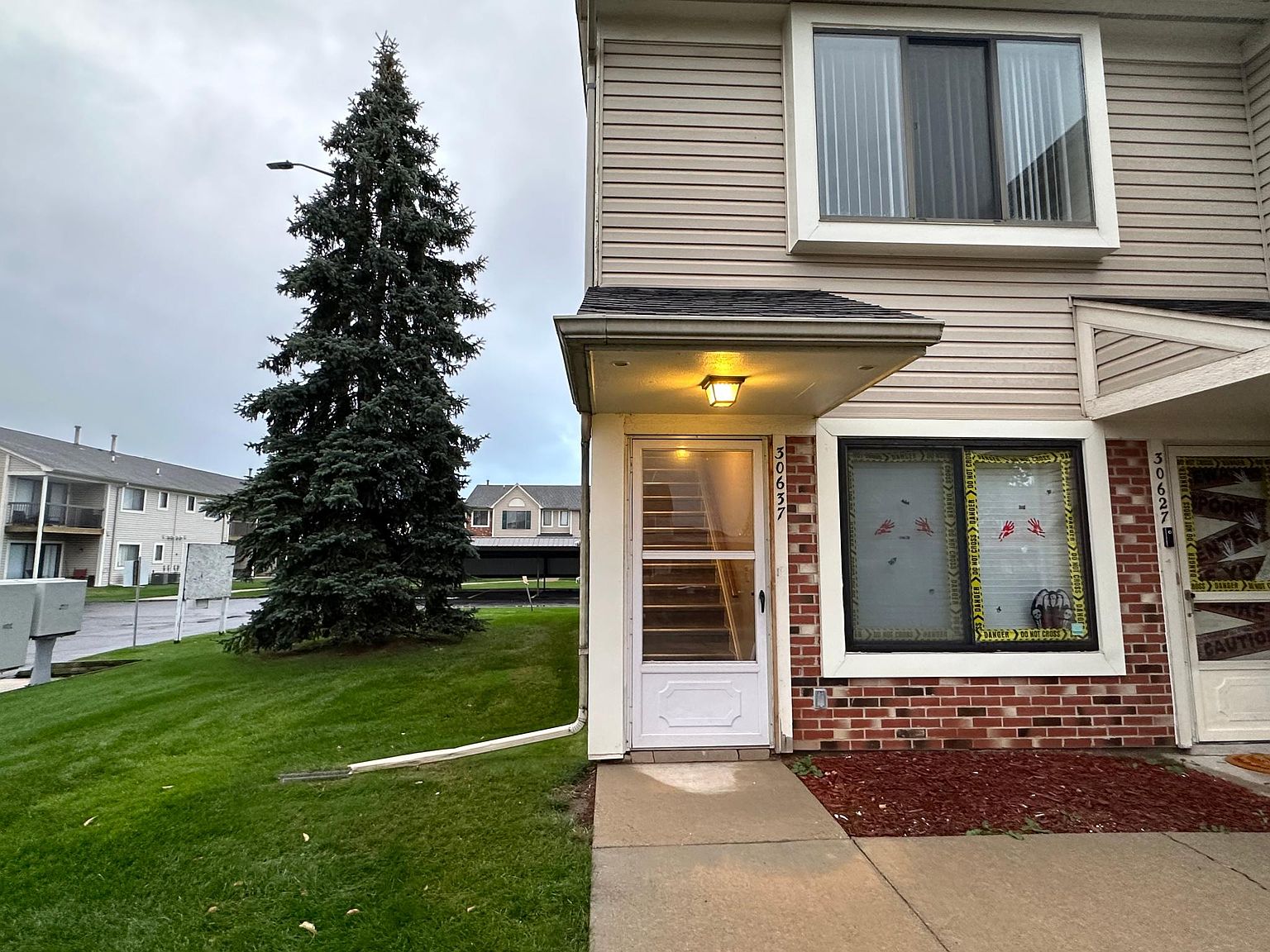 30637 Hidden Pines Ln, Roseville, MI 48066 Zillow