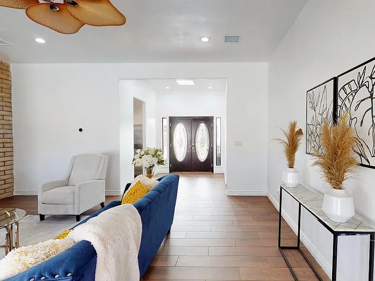 641 La Chapa Ave — Photo 4
