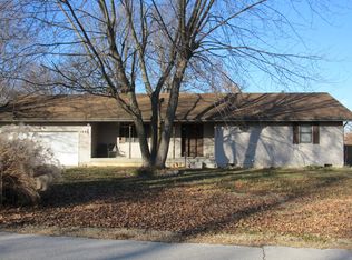1065 Sunset Ave, Marshfield, MO 65706