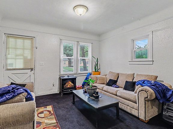 2nd image of 28438 Glenwood St