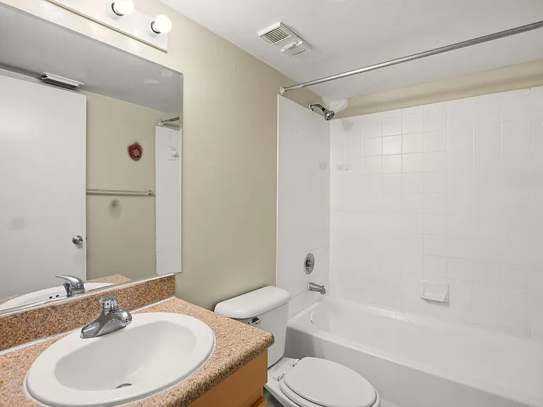 959 Lake Terry Dr #B — Photo 22