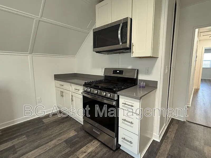 2 bed, 1.0 bath, $1,995 — Photo 4