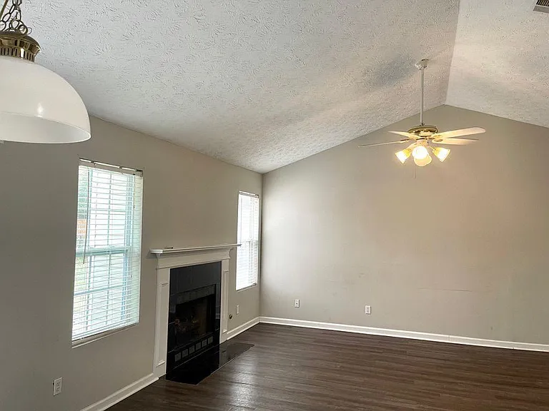 3142 Sentinel Cir — Photo 2