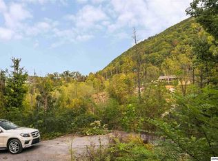 409 Forest Springs Dr, Gatlinburg, TN 37738