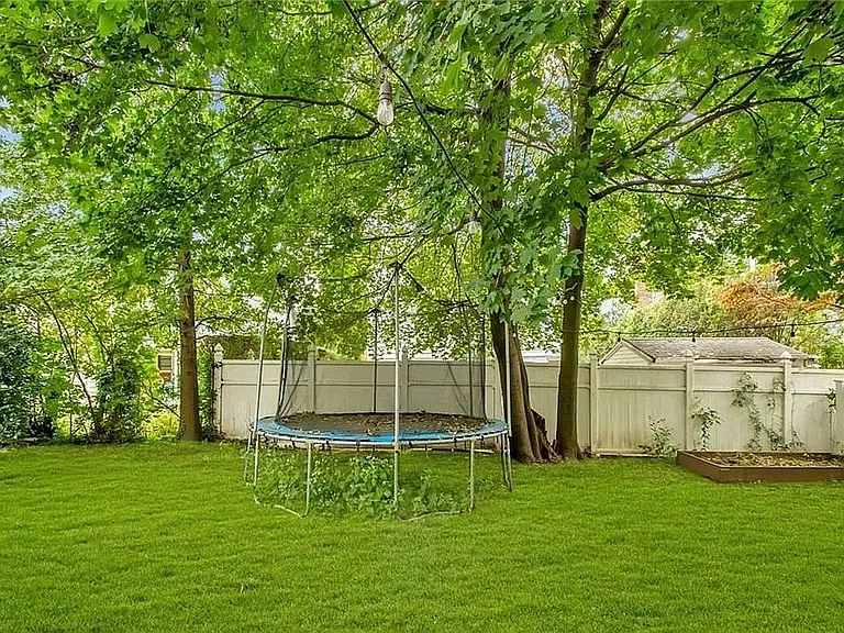 7 Wendover Rd — Photo 17