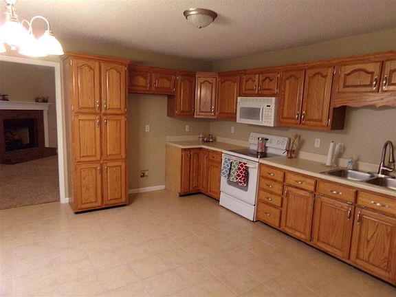 5th image of 468 Hannah Marie Dr