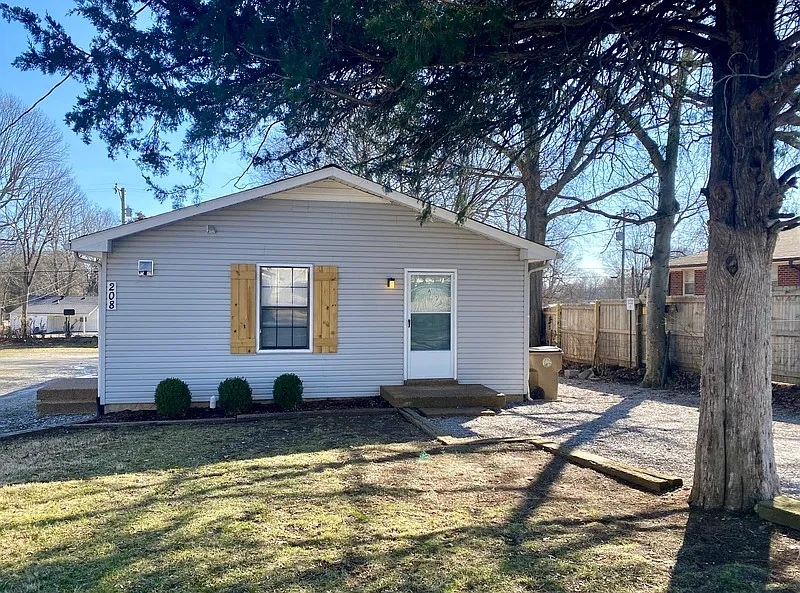 2 bed, 1.0 bath, 650 sqft, $1,495 — Photo 1