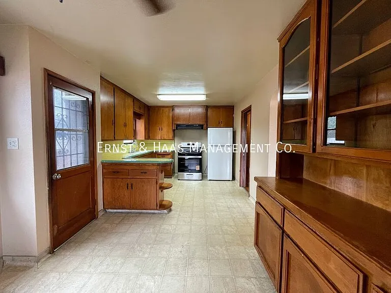 5821 John Ave — Photo 7
